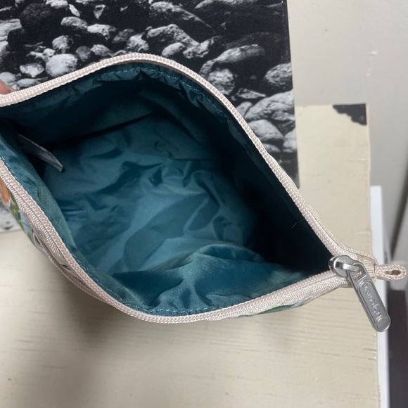 LeSportsac 1974 toiletry bag - Picture 3 of 5